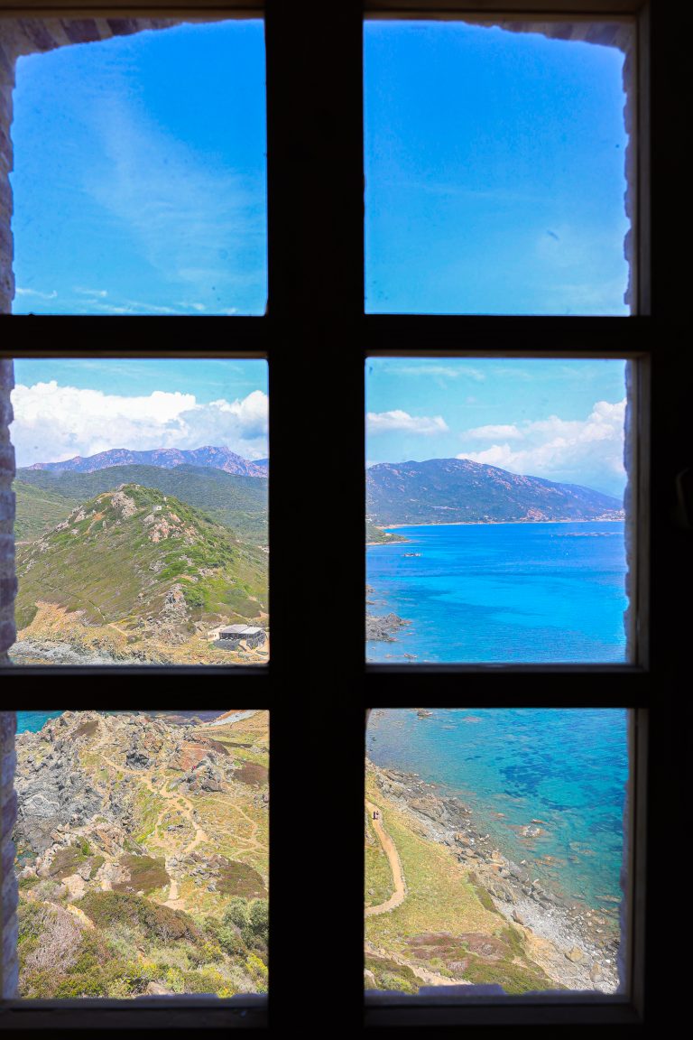 Vue depuis la tour vers la colline de la Parata ©Hervé Tusoli