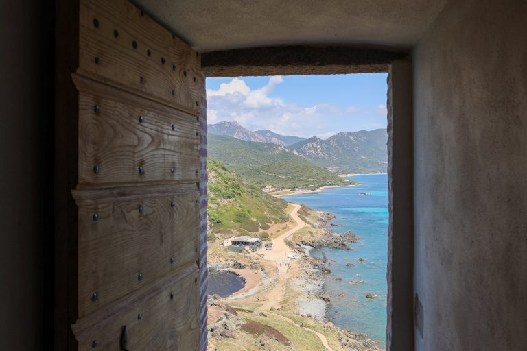 Vue depuis la porte d'éntrée de la tour ©Hervé Tusoli